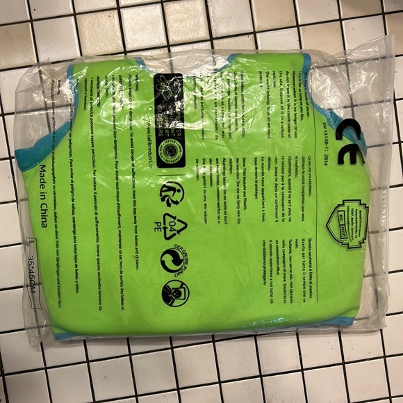 Brand new child swim vest in original package for age 4-6 up to 50 pounds - Picture 5 of 6